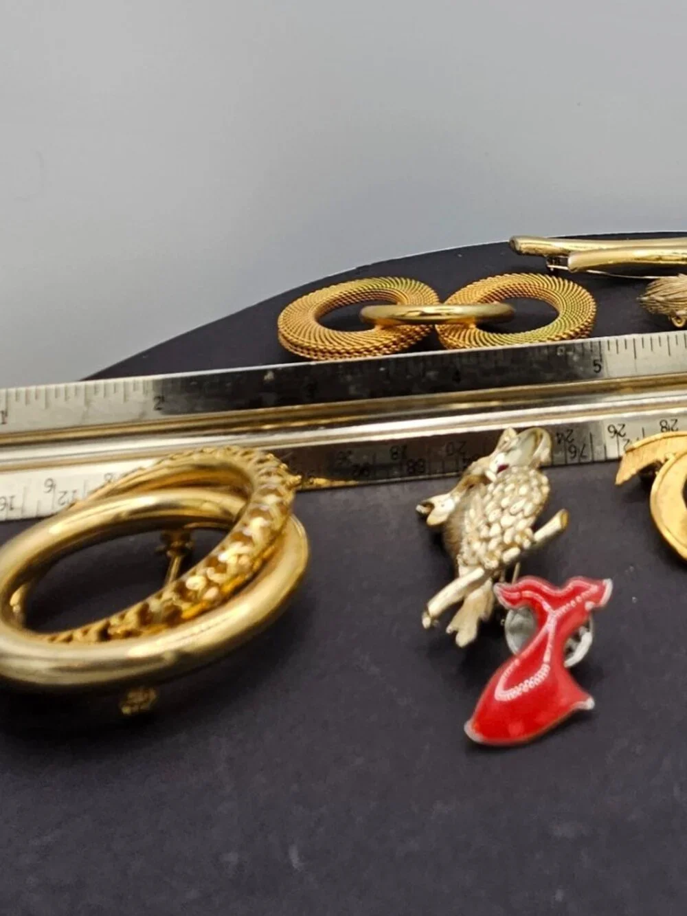 Vintage 1980s Gold Tone Brooch & Pin Lot - Statement & Figural Jewelry (7 Pcs)
